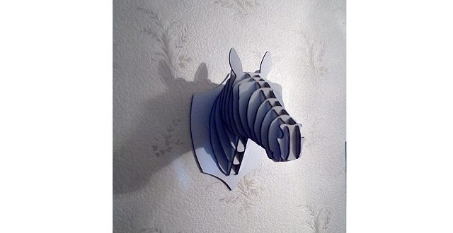 Horse head to wall