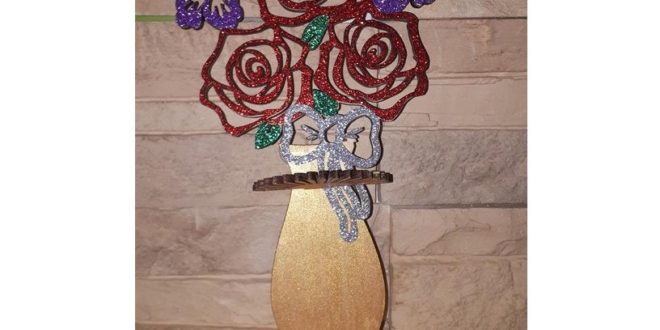 Free Laser Cutter Napkin holder roses in a vase