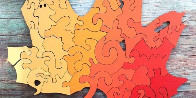 Free Vector Halloween jigsaw puzzle in the shape of a leaf