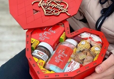 Free heart valentine&#8217;s day box
